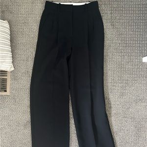 Brand new Aritzia Wilfred Effortless pants size 4